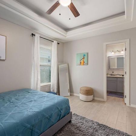 Cozy 3 Bed 2 Bath Apartment, Near Shopping Plazas, Expressway And Free Parking เอดินเบิร์ก ภายนอก รูปภาพ