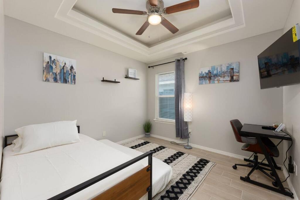 Cozy 3 Bed 2 Bath Apartment, Near Shopping Plazas, Expressway And Free Parking เอดินเบิร์ก ภายนอก รูปภาพ